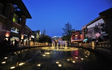 西式喷泉蓝色港湾夜景喷泉图片