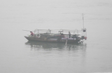 上江长江上的小渔船图片